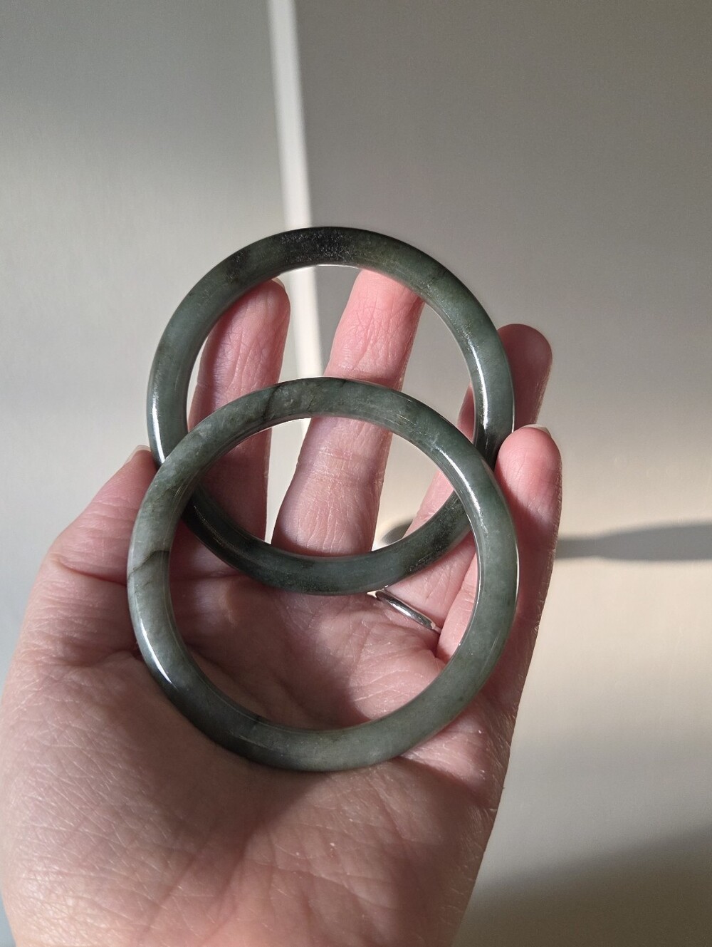 Jade bangle 56-57mm - Picture 4 of 8